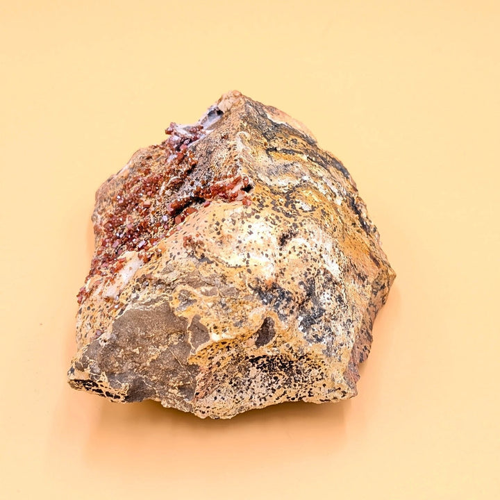 Vanadinite Cluster on Natural Matrix