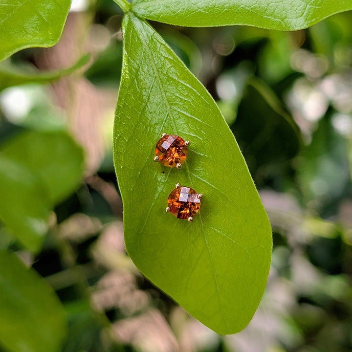 Round Cut Mandarin Garnet (Spessartine) Stud Earrings in 9K Yellow Gold