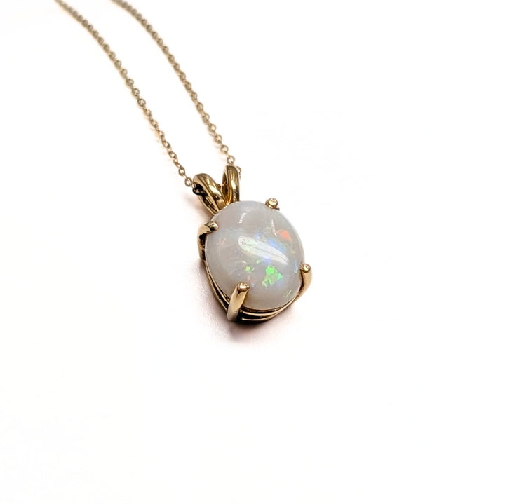 Vintage Oval-Cut Opal Necklace in 14K Yellow Gold
