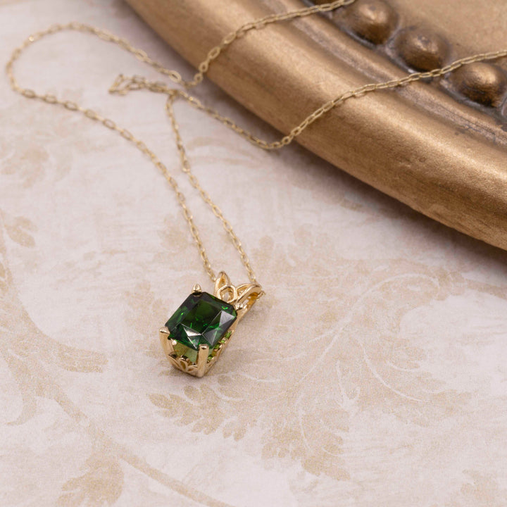 Vintage Chrome Tourmaline Pendant Necklace in 14K Yellow Gold