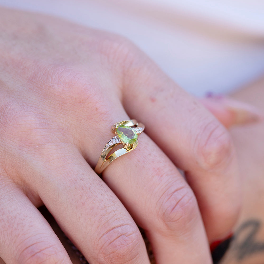Vintage Peridot Bypass Ring in 10K Yellow Gold