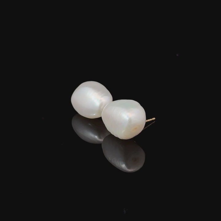 Vintage Freshwater Pearl Stud Earrings in 14K Yellow Gold