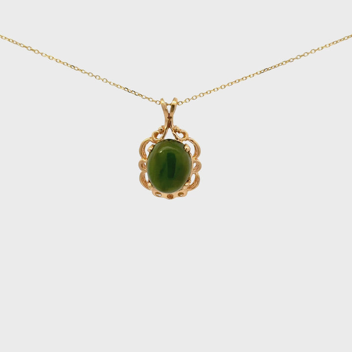 Vintage Jade Pendant Necklace in 14K Yellow Gold