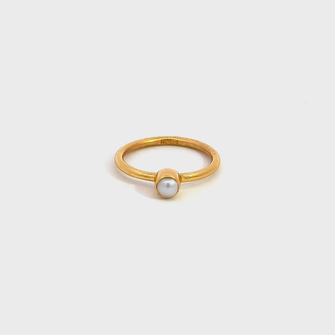 Round-Cut Freshwater Pearl Ring in Vermeil