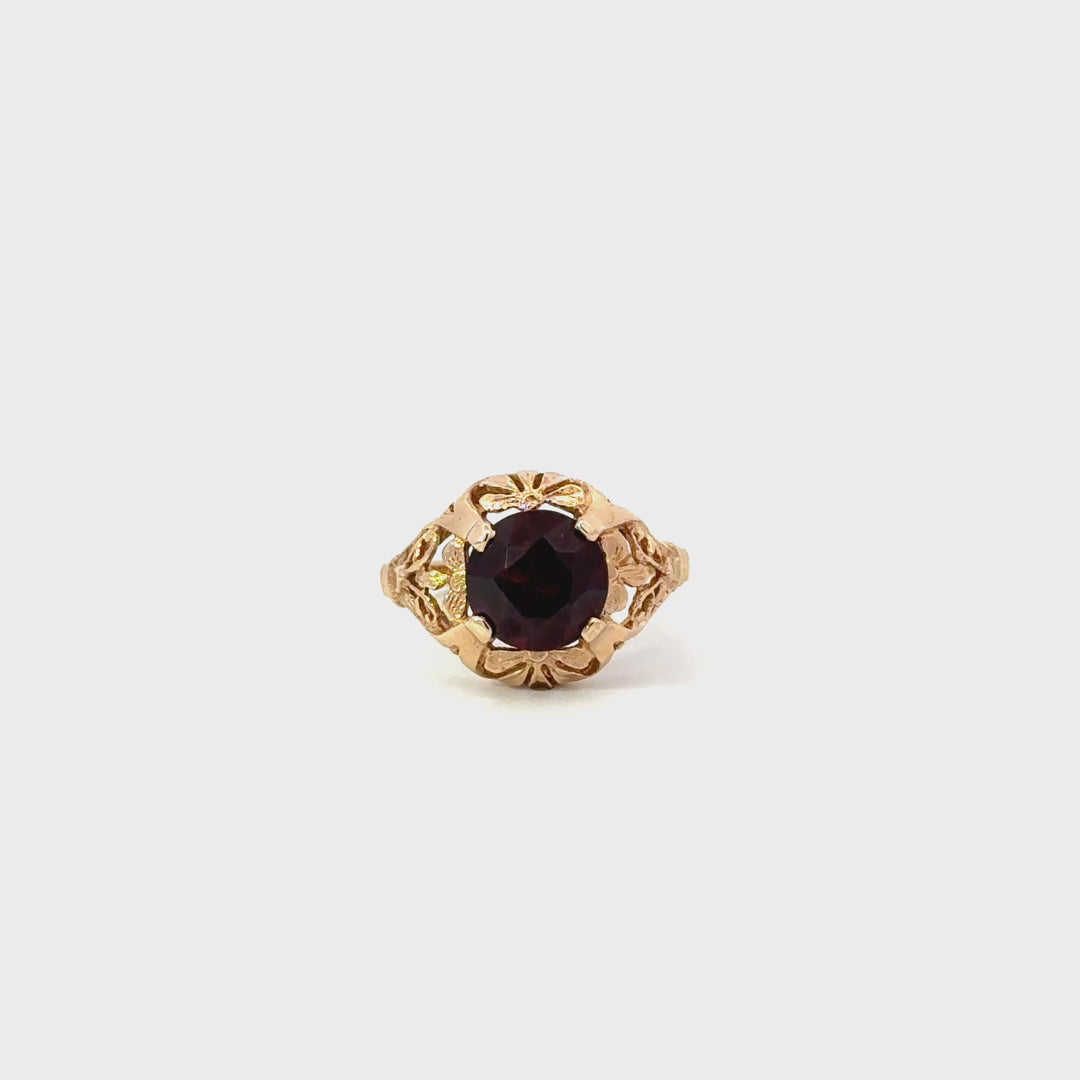 Round-Cut Idaho Garnet Ring in 14K Yellow Gold